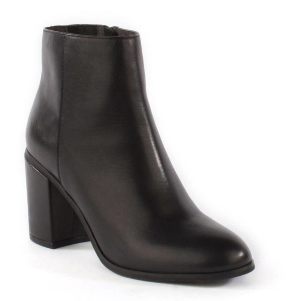 Seychelles Mist Black Leather Ankle Booties Size 9